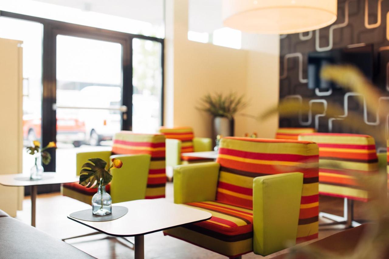 แฮรีส์ โฮม ลินซ์ โฮเทล แอนด์ อพาร์ตเมนต์ Hotel ภายนอก รูปภาพ