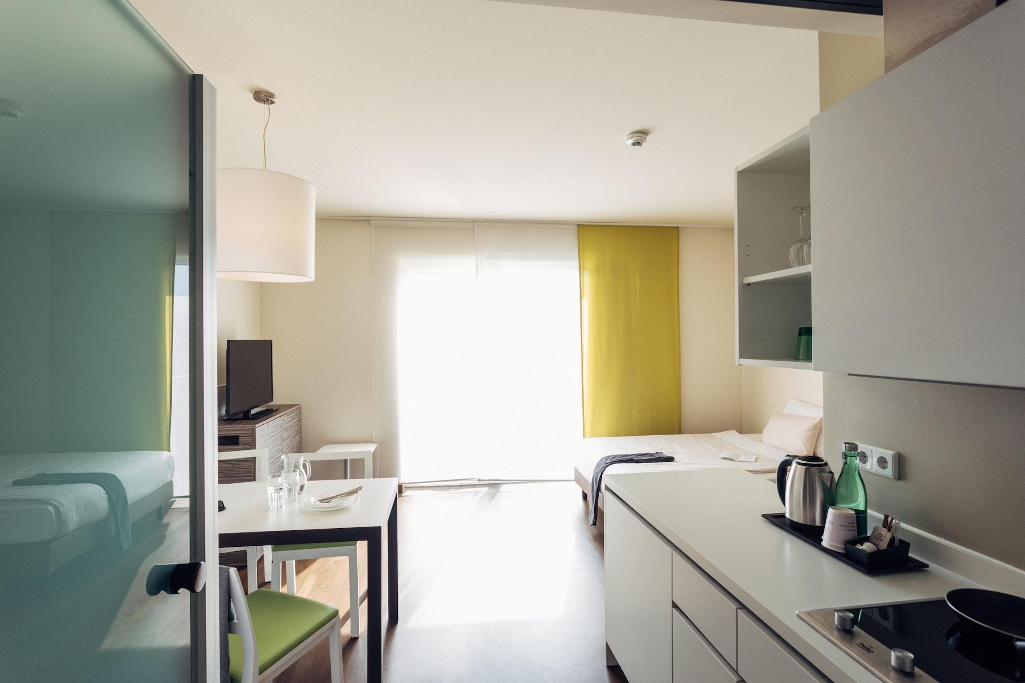 แฮรีส์ โฮม ลินซ์ โฮเทล แอนด์ อพาร์ตเมนต์ Hotel ภายนอก รูปภาพ
