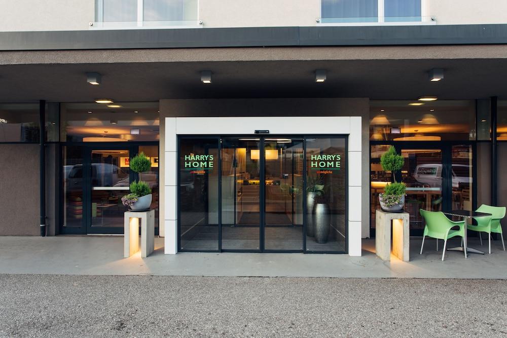 แฮรีส์ โฮม ลินซ์ โฮเทล แอนด์ อพาร์ตเมนต์ Hotel ภายนอก รูปภาพ