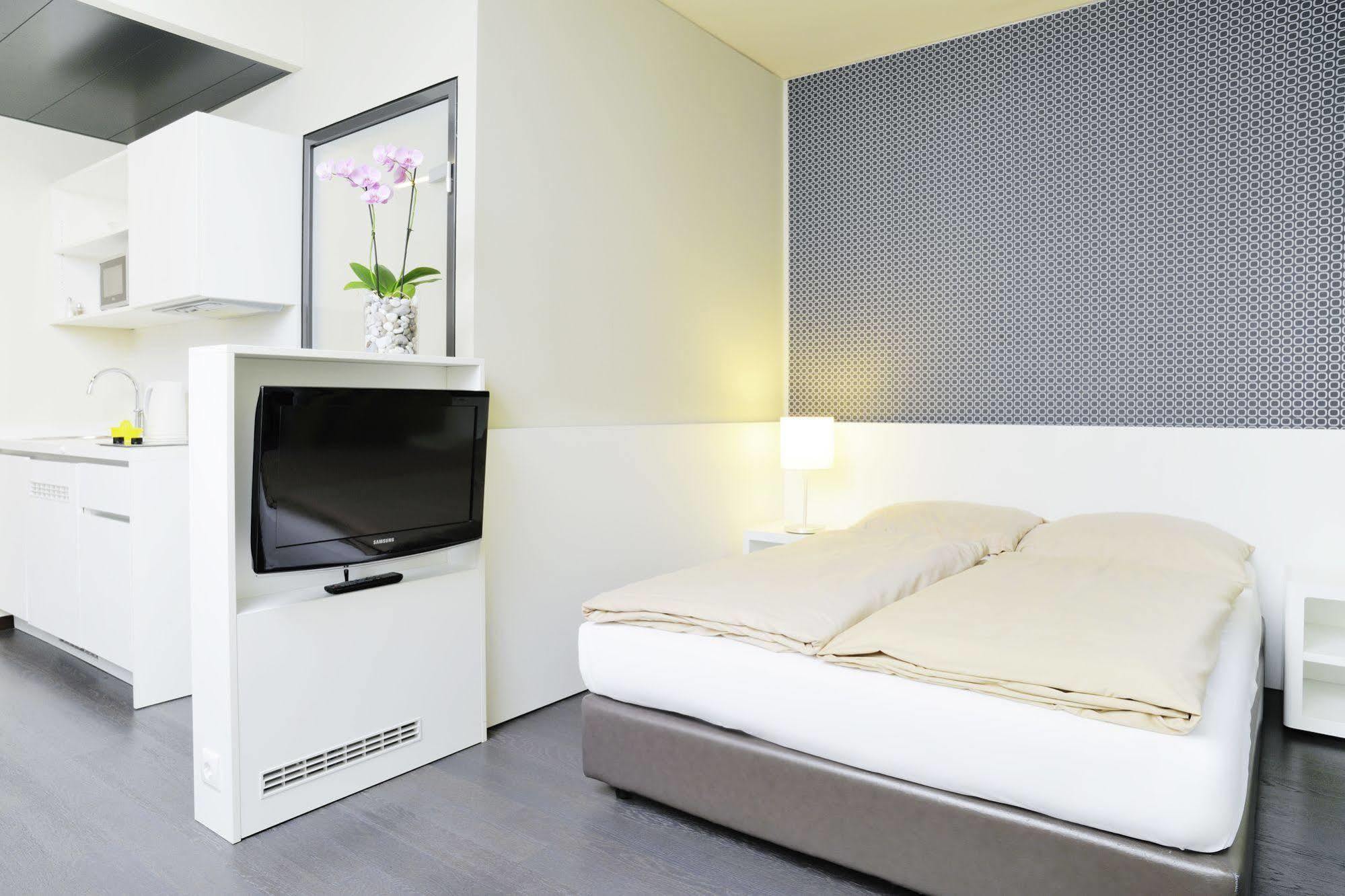 แฮรีส์ โฮม ลินซ์ โฮเทล แอนด์ อพาร์ตเมนต์ Hotel ภายนอก รูปภาพ