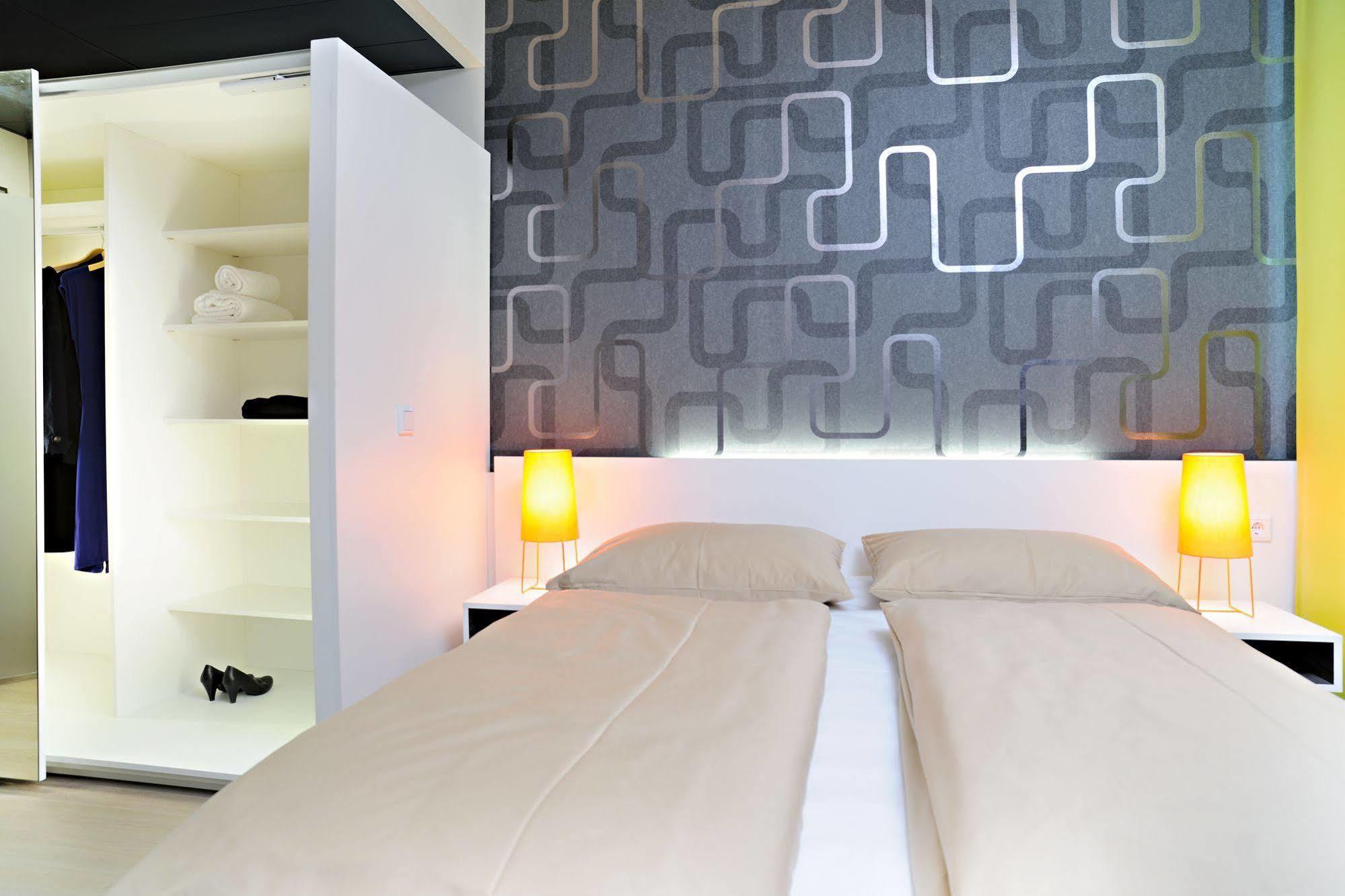 แฮรีส์ โฮม ลินซ์ โฮเทล แอนด์ อพาร์ตเมนต์ Hotel ภายนอก รูปภาพ
