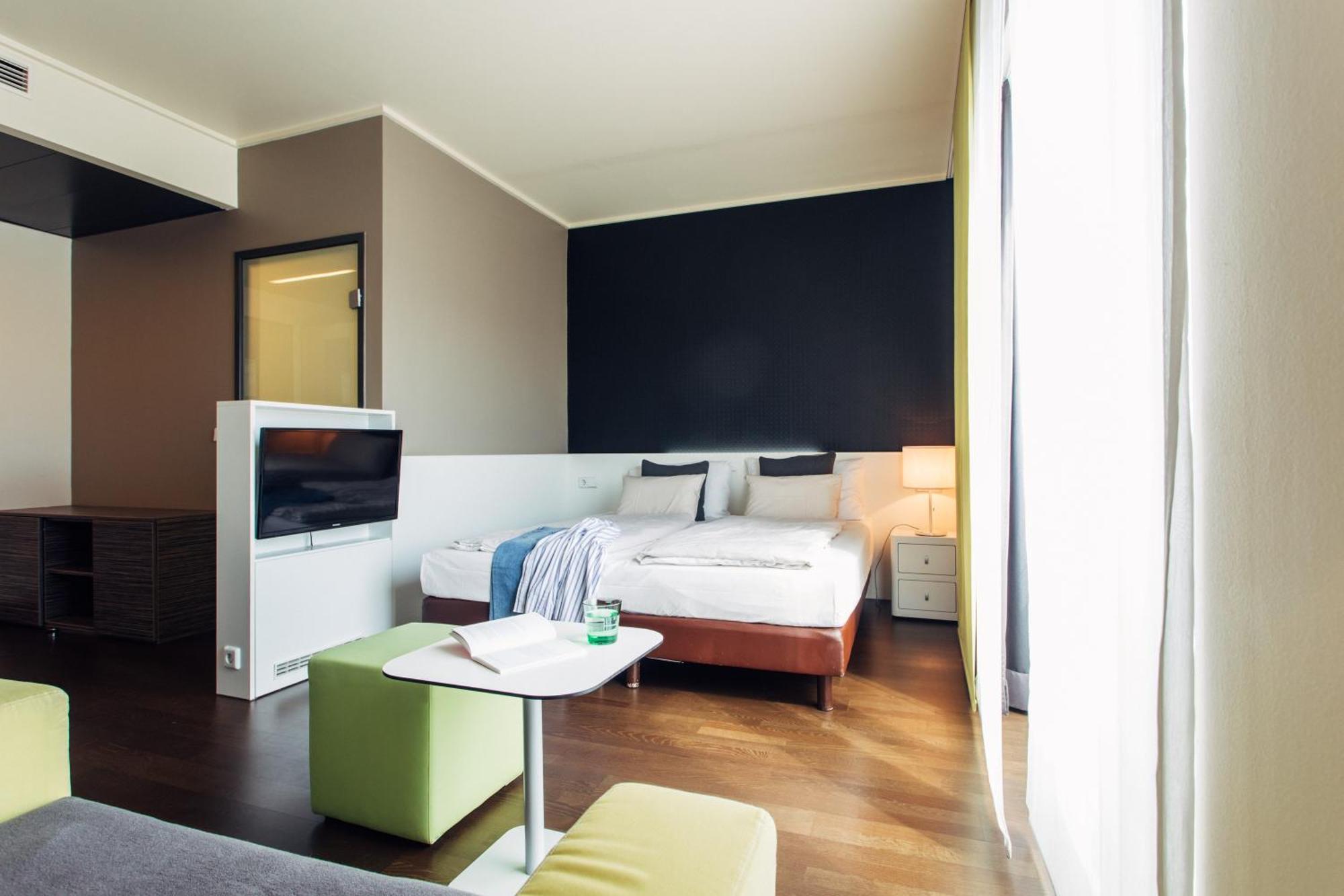 แฮรีส์ โฮม ลินซ์ โฮเทล แอนด์ อพาร์ตเมนต์ Hotel ภายนอก รูปภาพ
