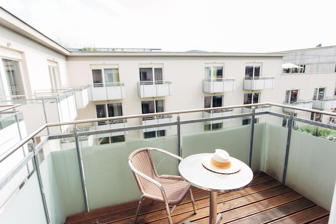 แฮรีส์ โฮม ลินซ์ โฮเทล แอนด์ อพาร์ตเมนต์ Hotel ภายนอก รูปภาพ