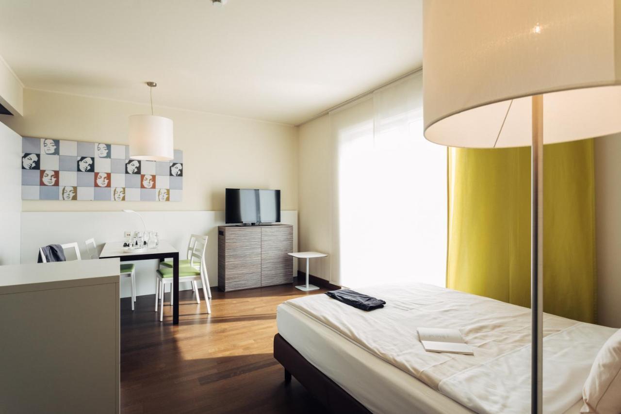 แฮรีส์ โฮม ลินซ์ โฮเทล แอนด์ อพาร์ตเมนต์ Hotel ภายนอก รูปภาพ